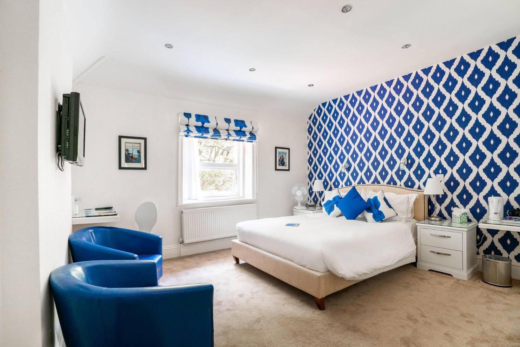 Balincourt Hotel Bournemouth Bagian luar foto A bedroom at the hotel