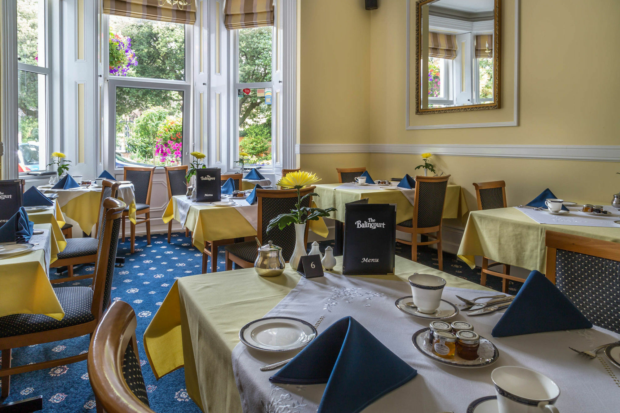 Balincourt Hotel Bournemouth Bagian luar foto The dining room at the hotel