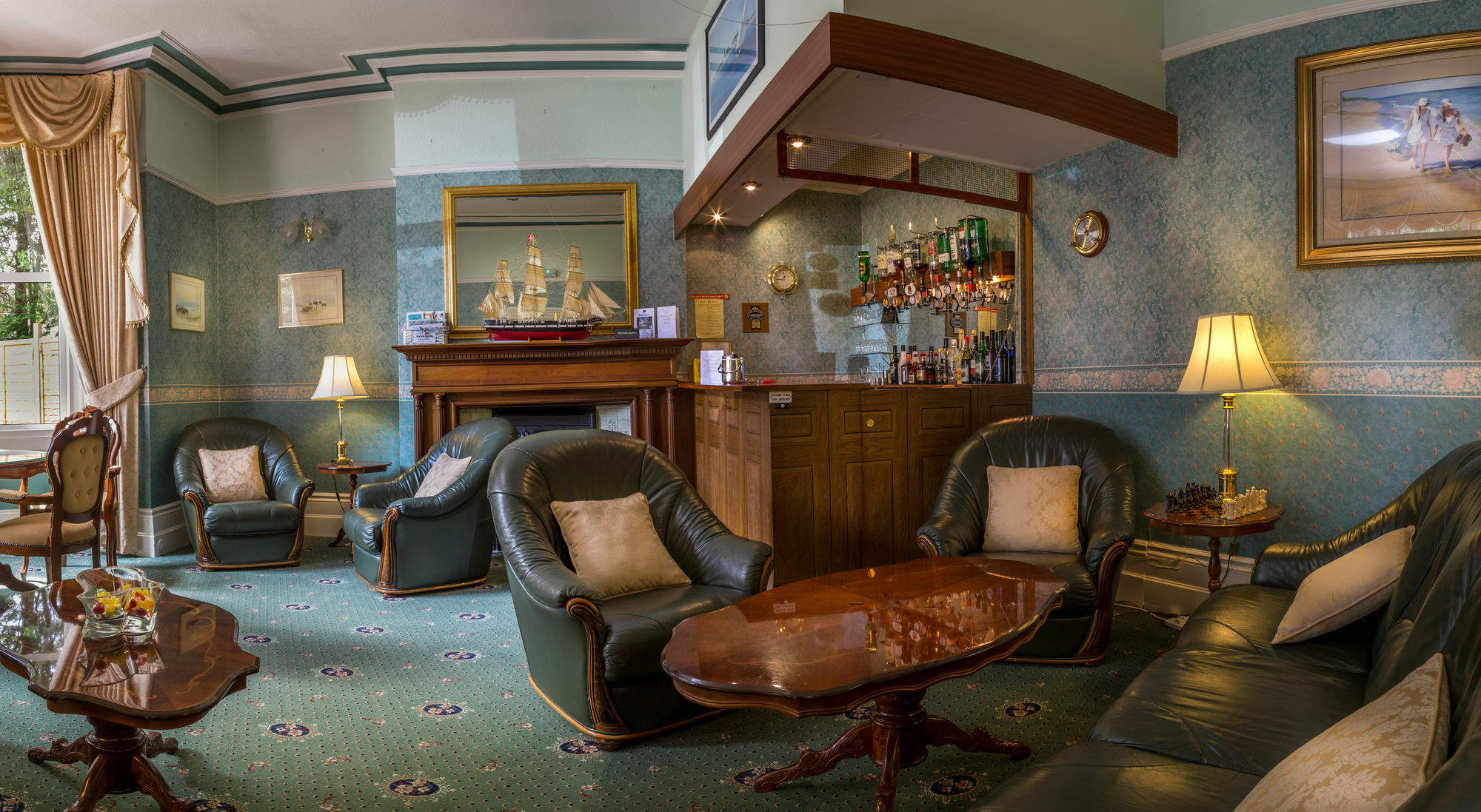 Balincourt Hotel Bournemouth Bagian luar foto The bar at the hotel