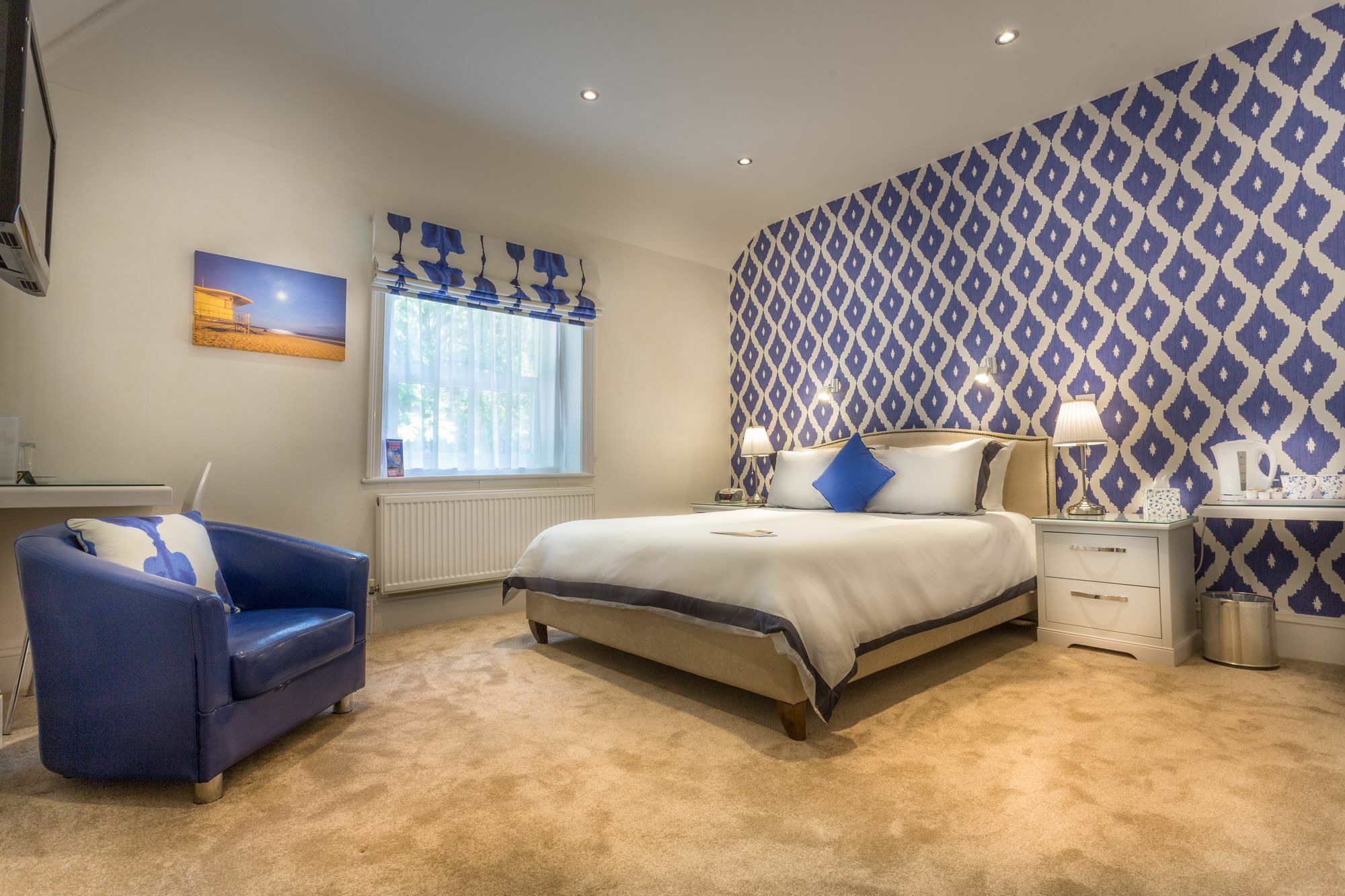 Balincourt Hotel Bournemouth Bagian luar foto A bedroom at the hotel