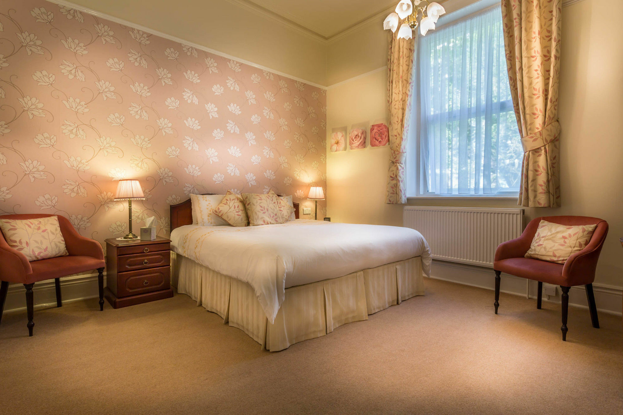 Balincourt Hotel Bournemouth Bagian luar foto A bedroom at the hotel