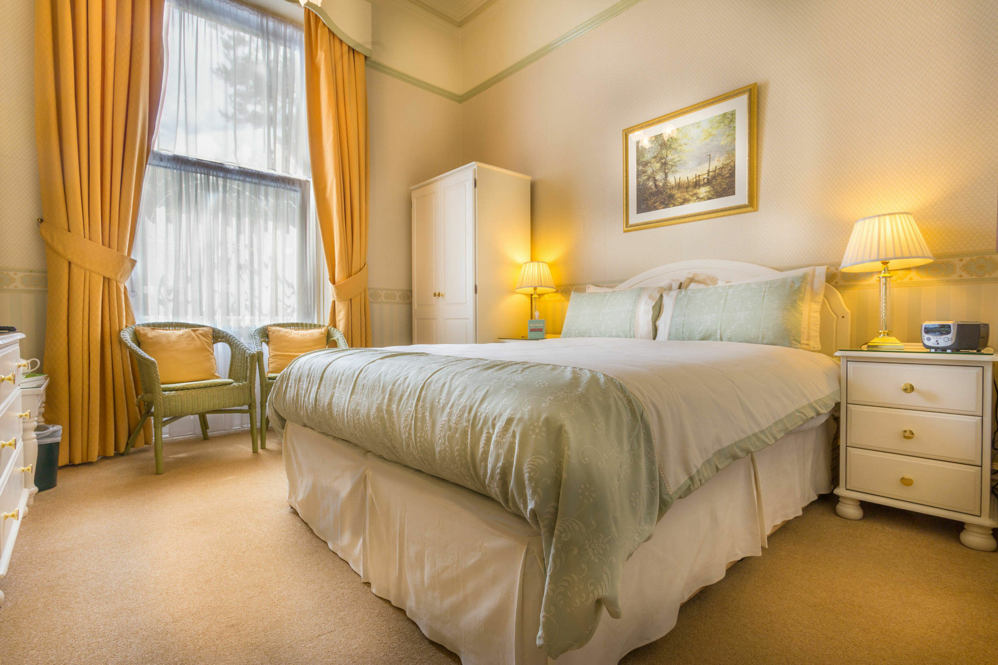 Balincourt Hotel Bournemouth Bagian luar foto A bedroom at the hotel